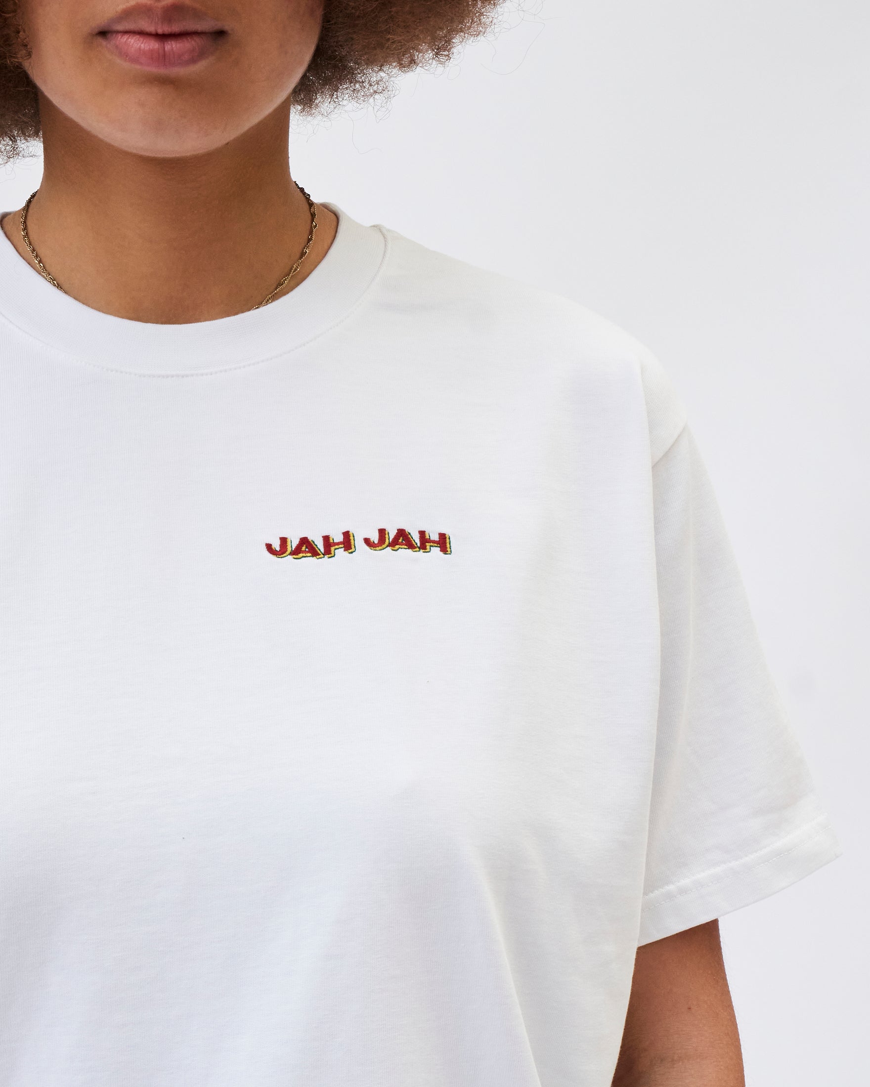 WHITE EMBROIDERED LOGO T-SHIRT