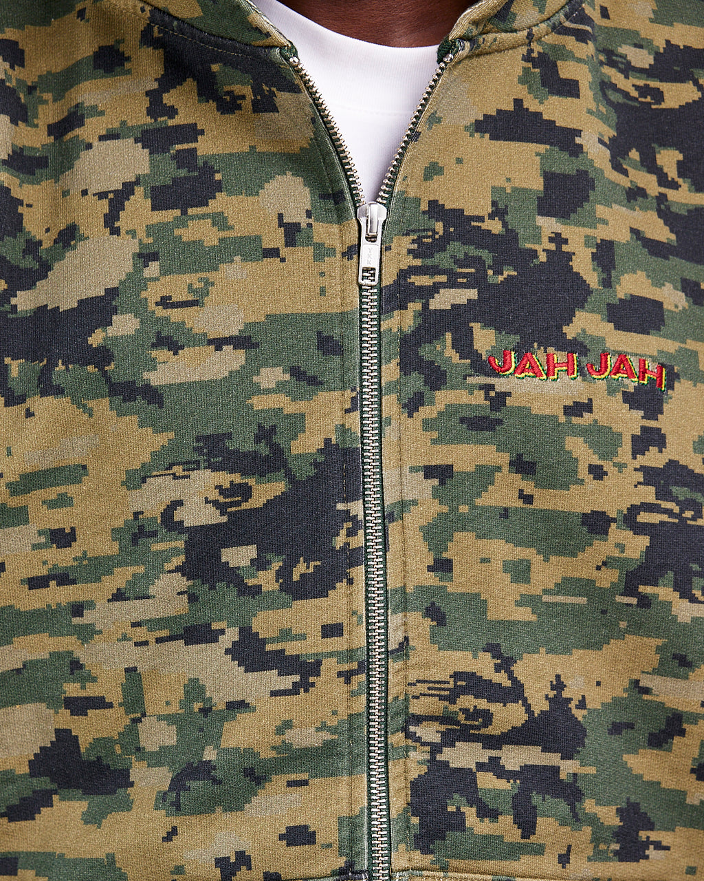 ⁠CAMO ZIP