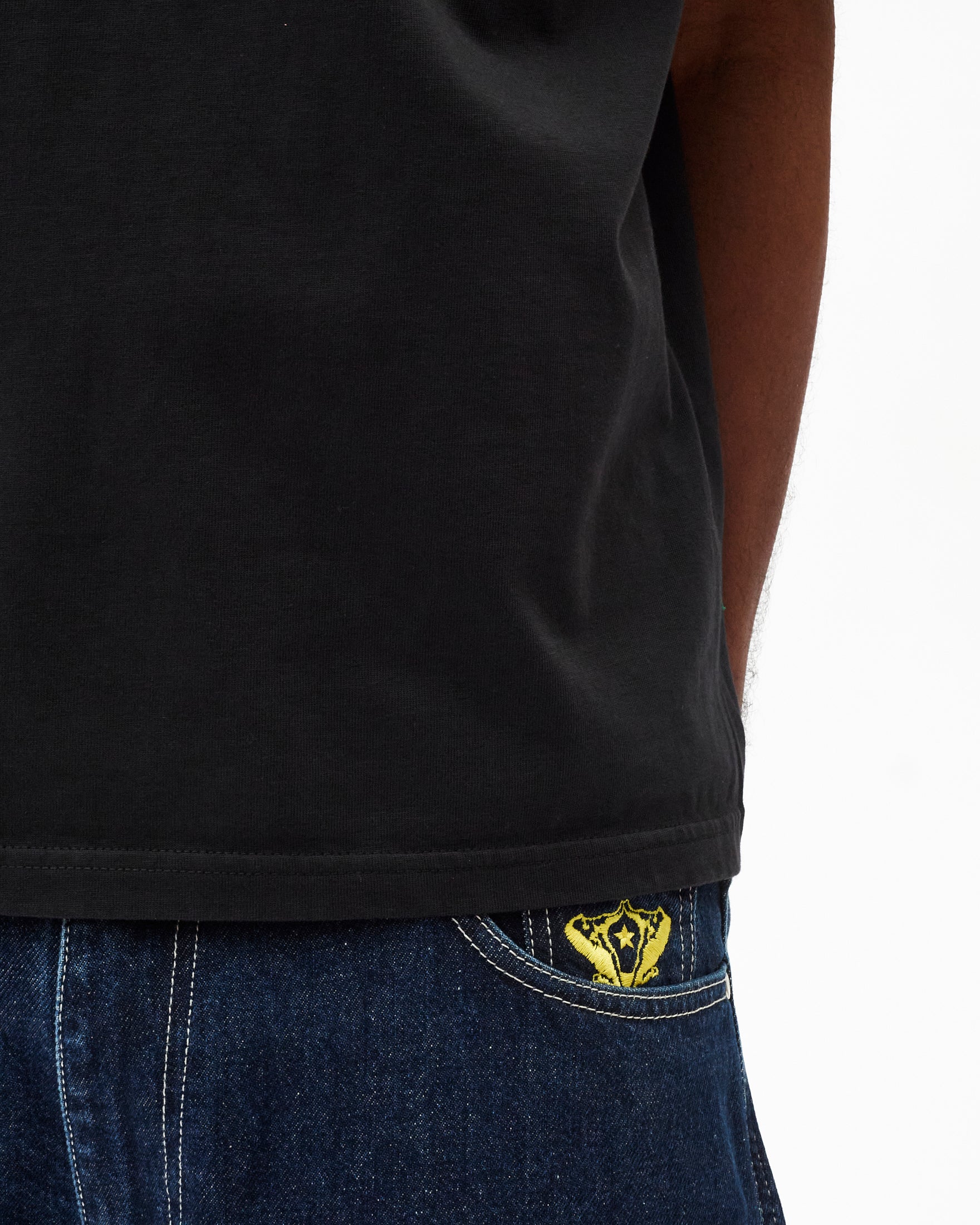 BLACK EMBROIDERED LOGO T-SHIRT