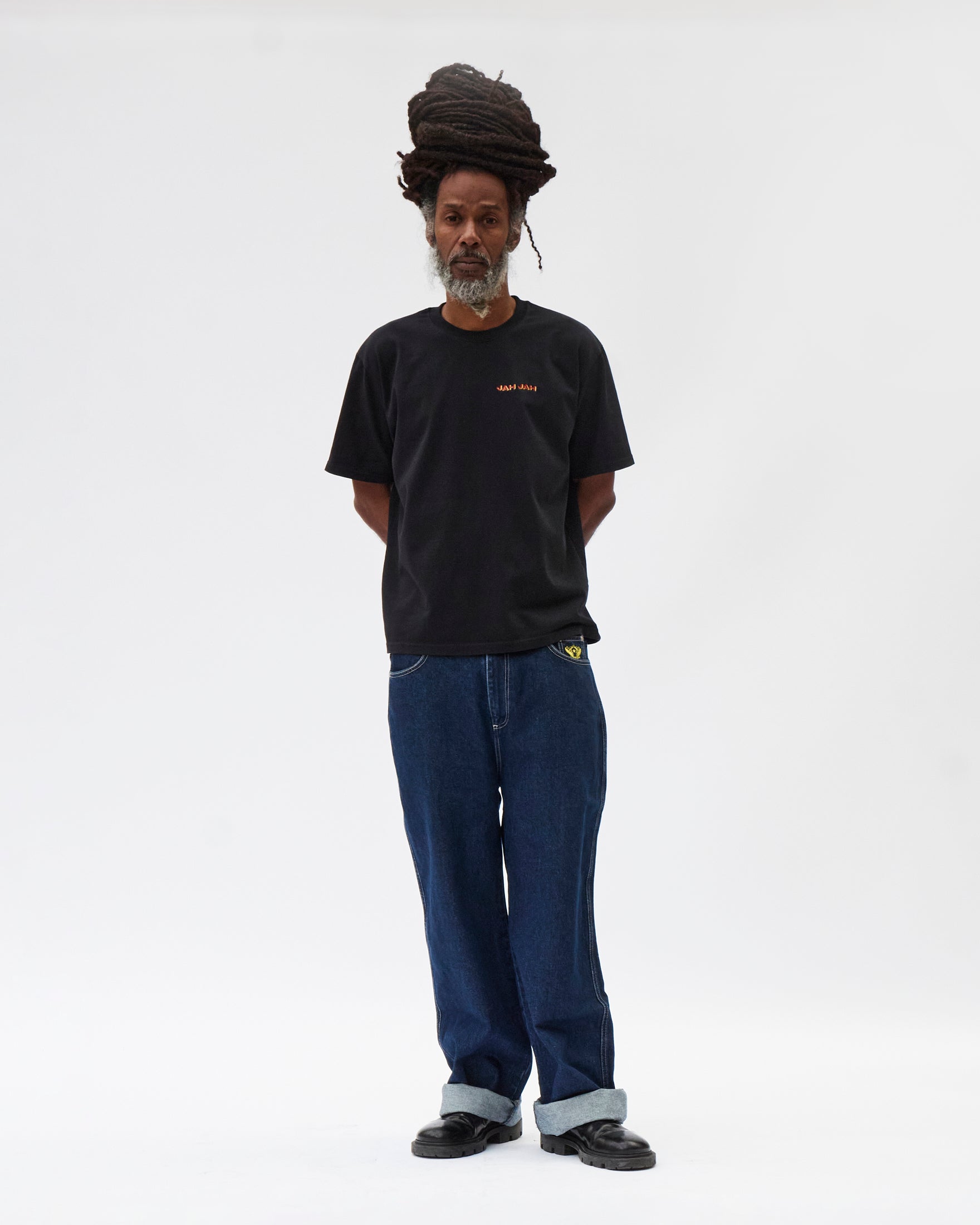 BLACK EMBROIDERED LOGO T-SHIRT – Jah Jah Studio