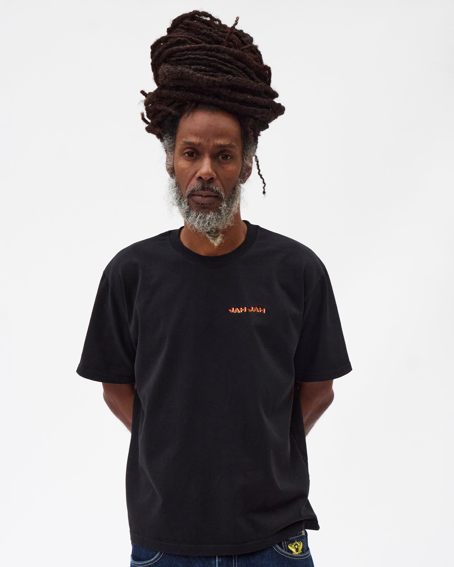 BLACK EMBROIDERED LOGO T-SHIRT – Jah Jah Studio